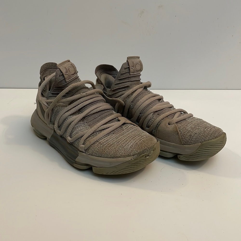 KD 10 Nike shoes size 7.5